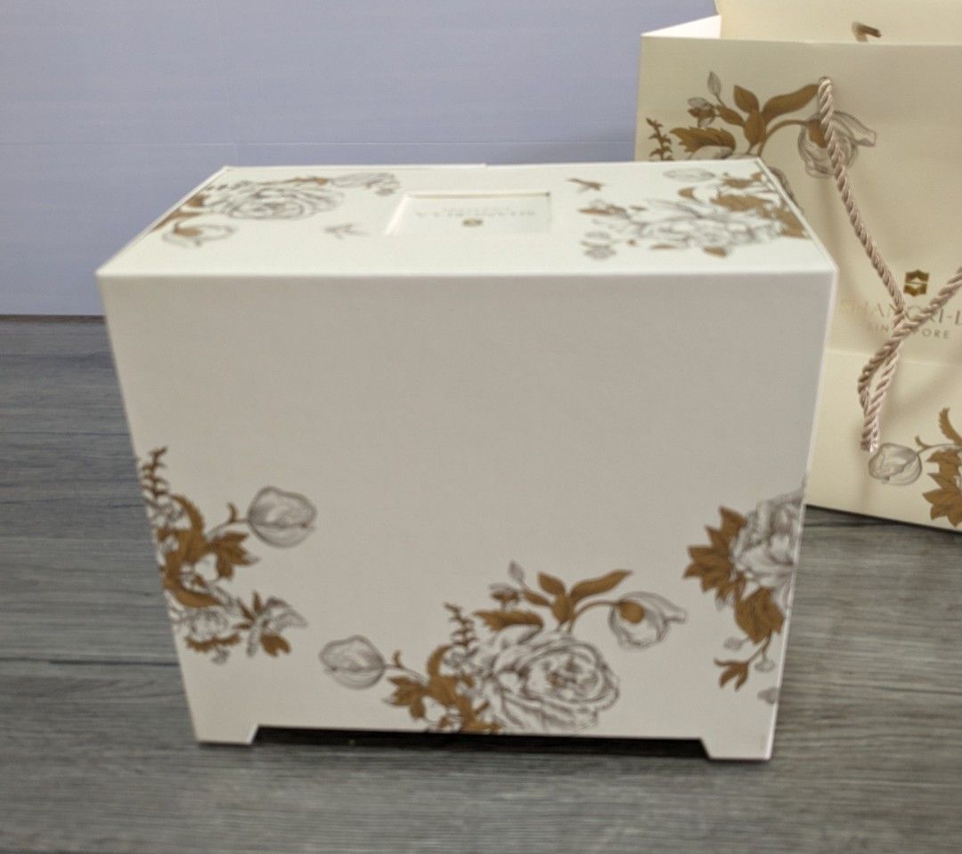 ShangriLa 2023 Mooncake box, Women's Fashion, Jewelry & Organisers
