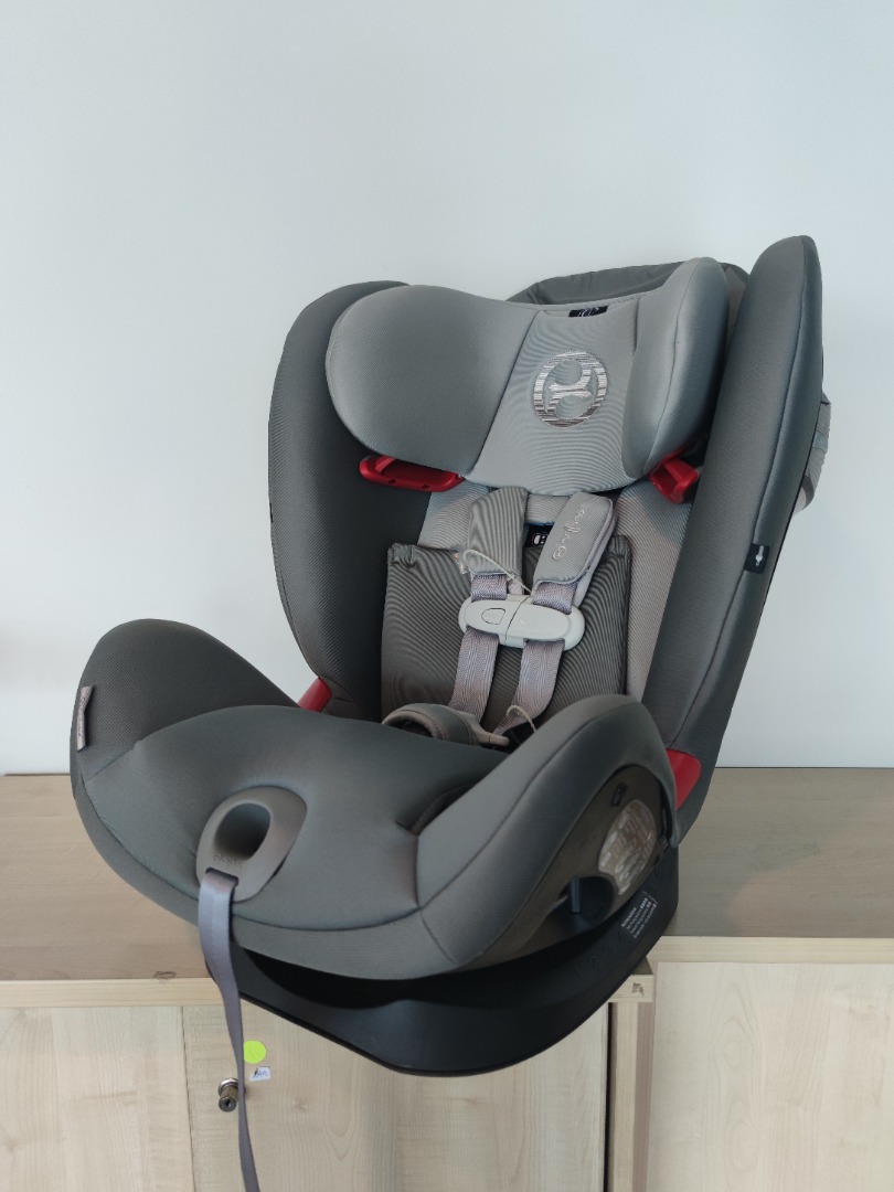 Showcase Unit CYBEX GOLD Eternis S Manhattan Grey with SensorSafe