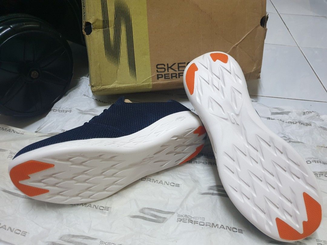 55076 skechers 2025