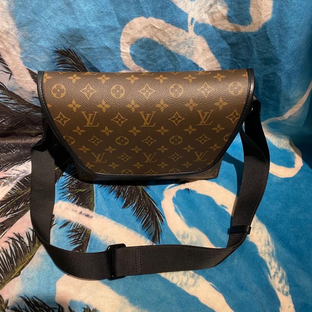 Tas Lv/louis vuitton damier no seri, Fesyen Pria, Tas & Dompet , Tas  Selempang di Carousell