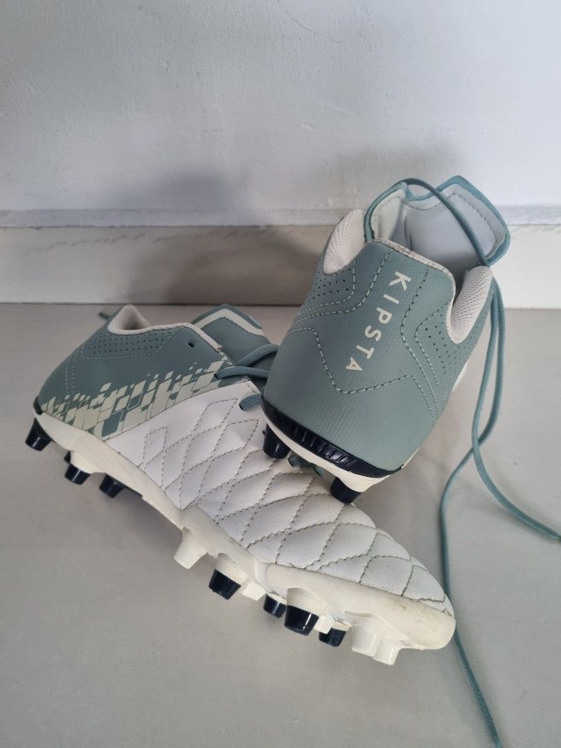 Soccer boots kids size 6.5 Sports Equipment Other Sports