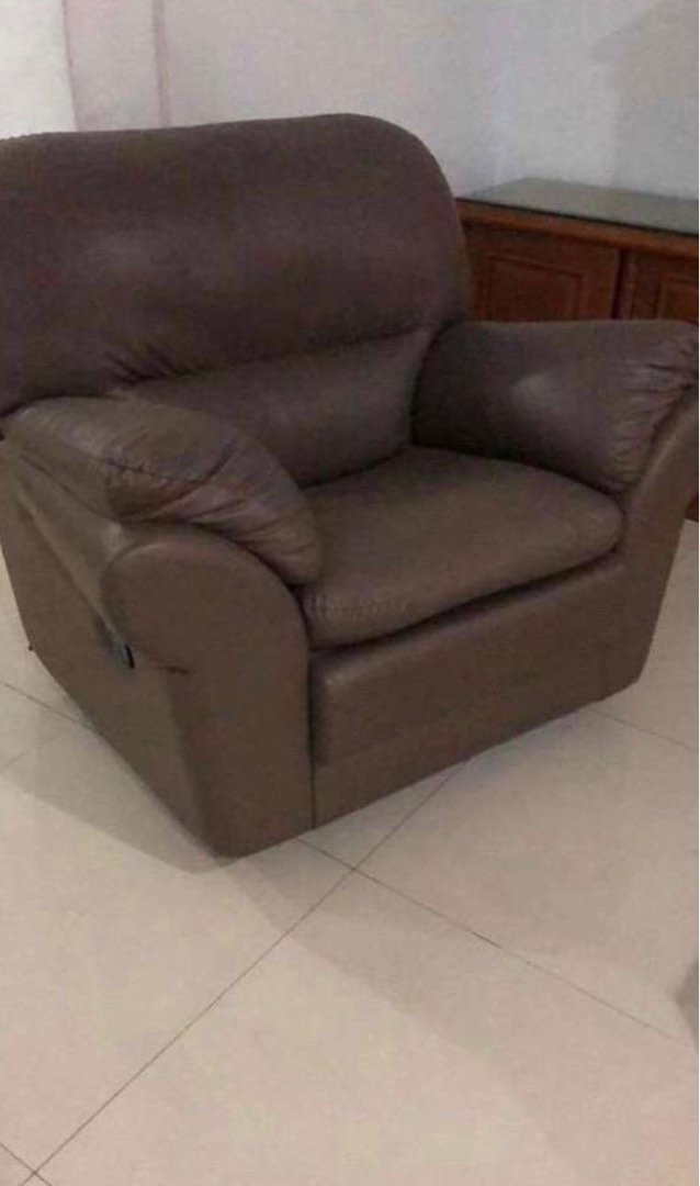 Sofa Kulit asli reclining, Perabotan Rumah di Carousell