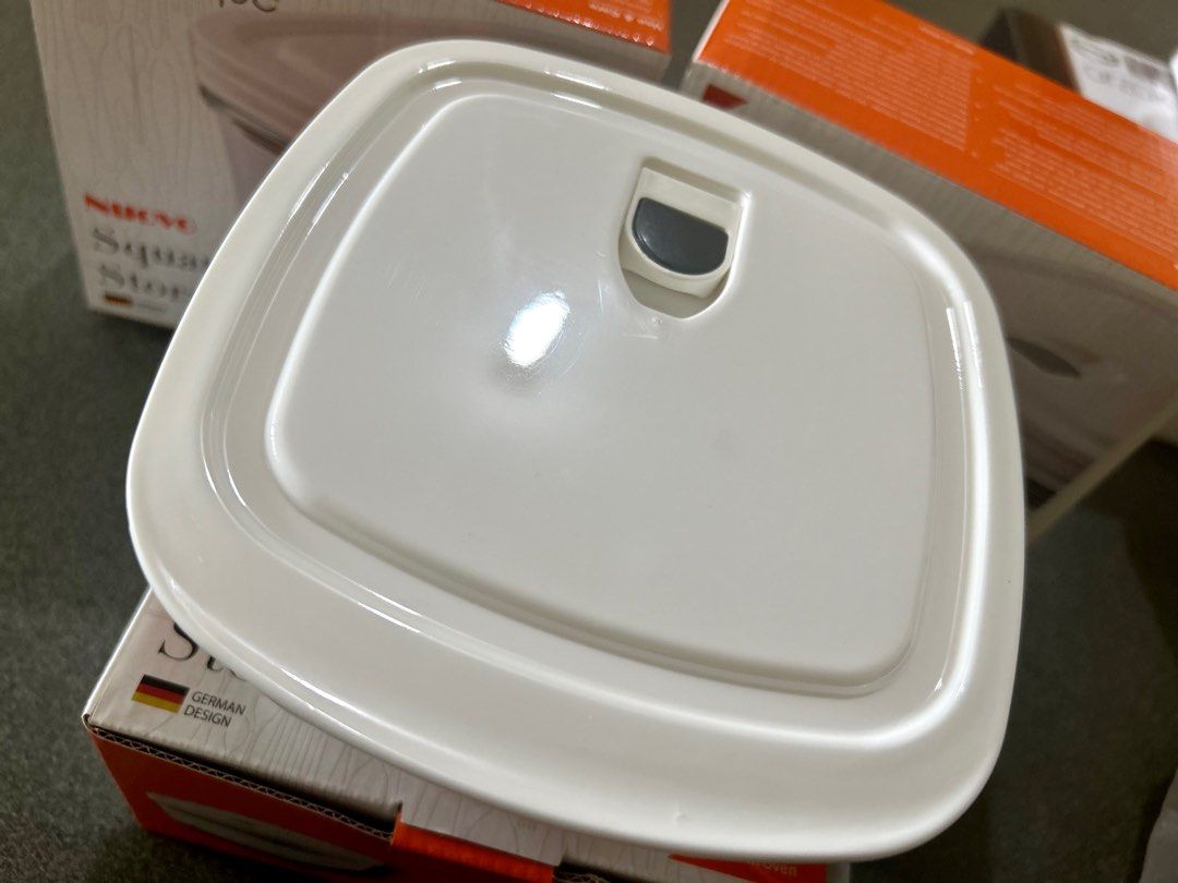Square Glass Organizer (Category: Storage Boxes & Baskets) located in Manila. Submitted by cozzyessentialshopph (Listing ID 1255966250, Image 3). Description: Items: Klasique Nuovo Square Glass Storage Container 🌟 Capacity 0.9L 🌟 oven safe 🌟 tempered glass 🌟 German Design 🌟 keep your food fresh Dimension: 16.8x15.9x8cm 🌟 Safe: oven, microwave, refrigerator, dishwasher ⚠️ Warning ⛔️ No to direct flame ⛔️ Do not use the lid in the oven 📍 Loc
