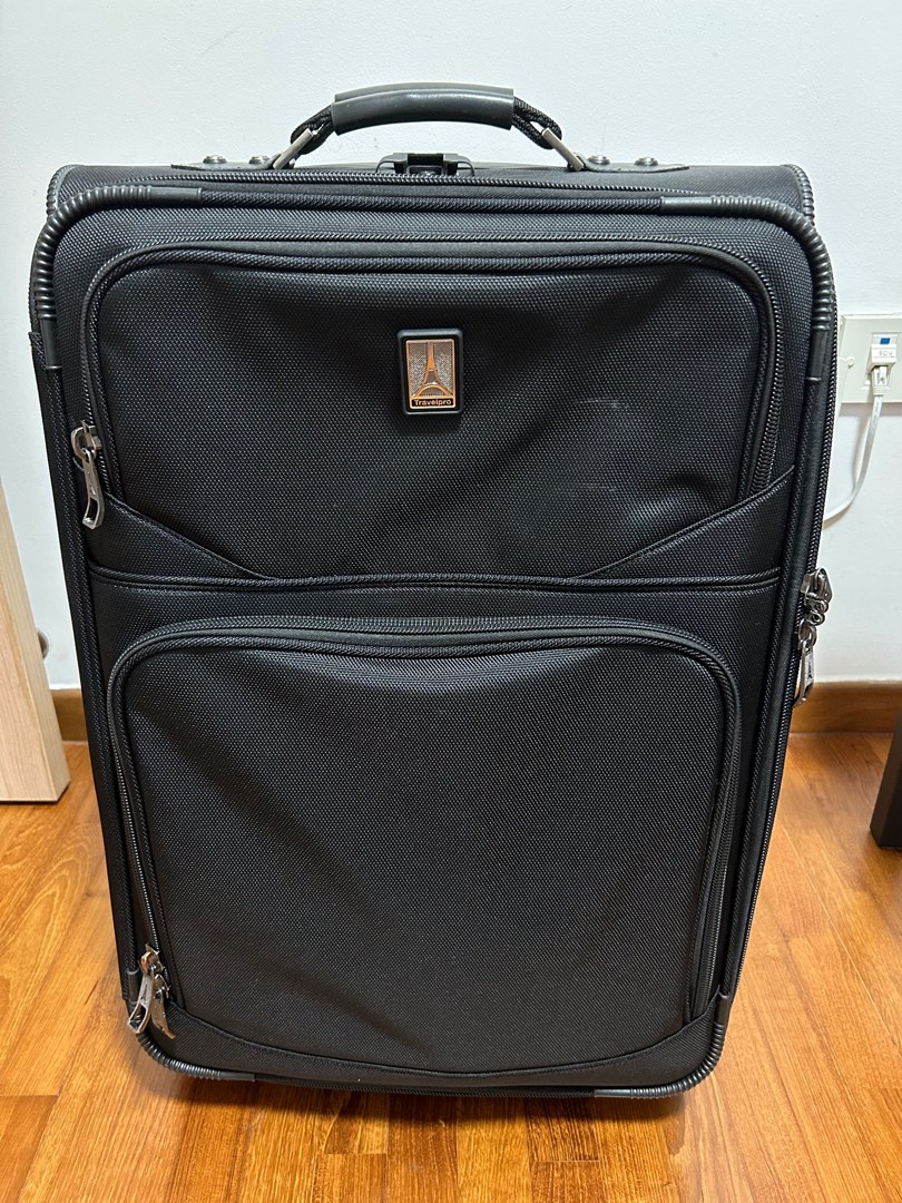 Travelpro flight crew 5 pilot 22 rollaboard hot sale