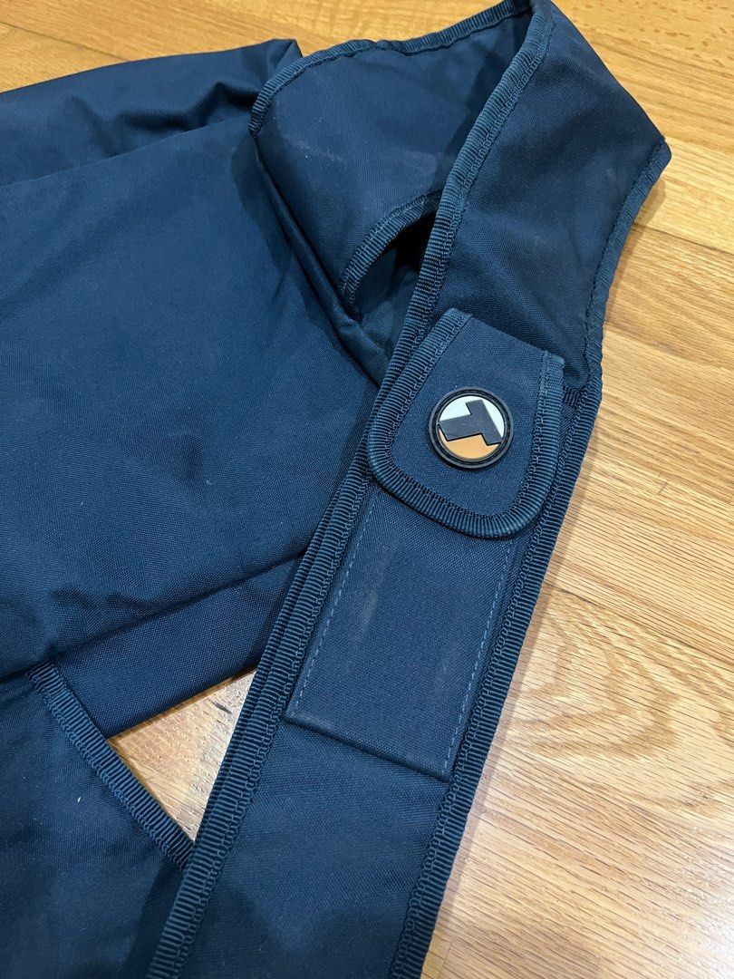 Trunk Co by Samsonite (Category: Backpacks) located in Muntinlupa City. Submitted by copcor (Listing ID 1256024005, Image 2). Description: Blue Trunk Co by Samsonite Single adjustable length strap Width 11in Height 13in Depth 5-6in .