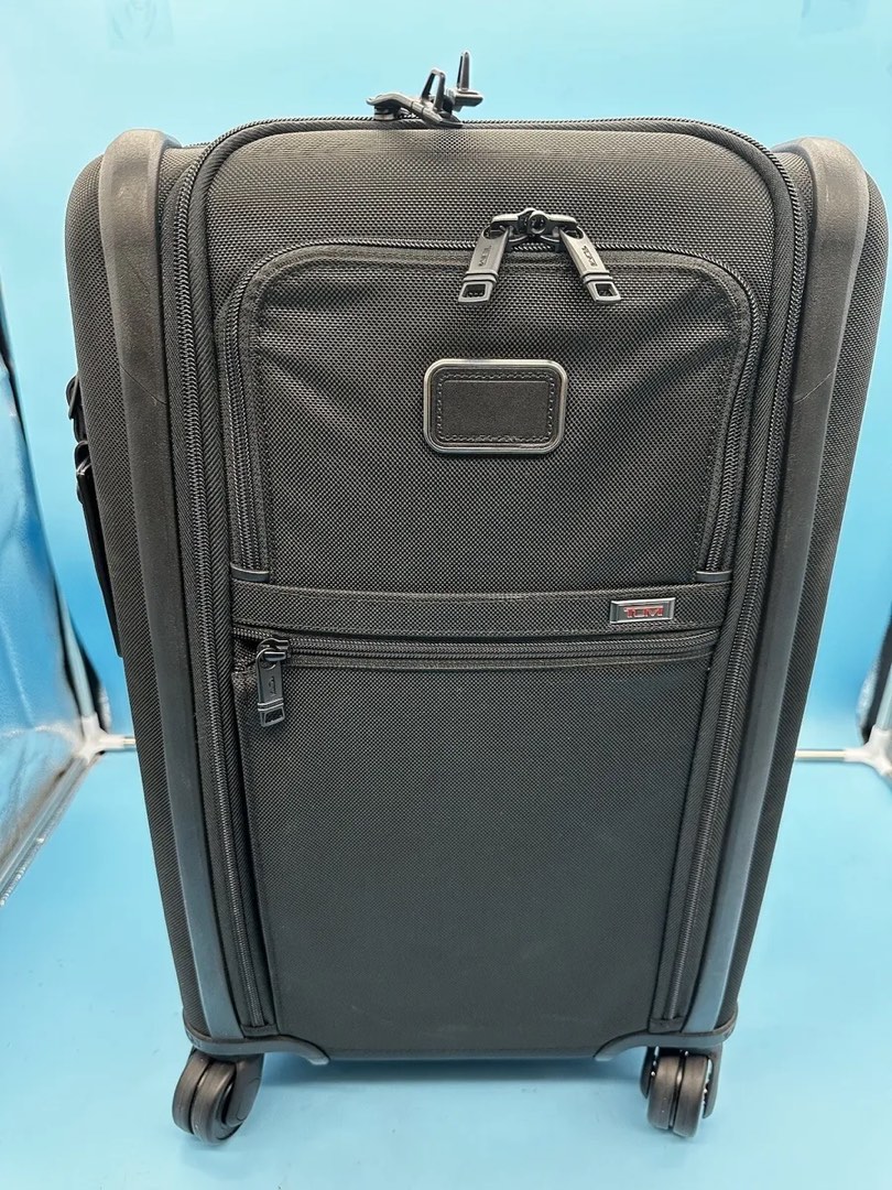 Tumi carry on luggage alpha, 興趣及遊戲, 旅行, 旅遊 旅行必需品及用品 Carousell