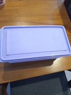 Tupperware Large stack and Stor 2,1 L like new