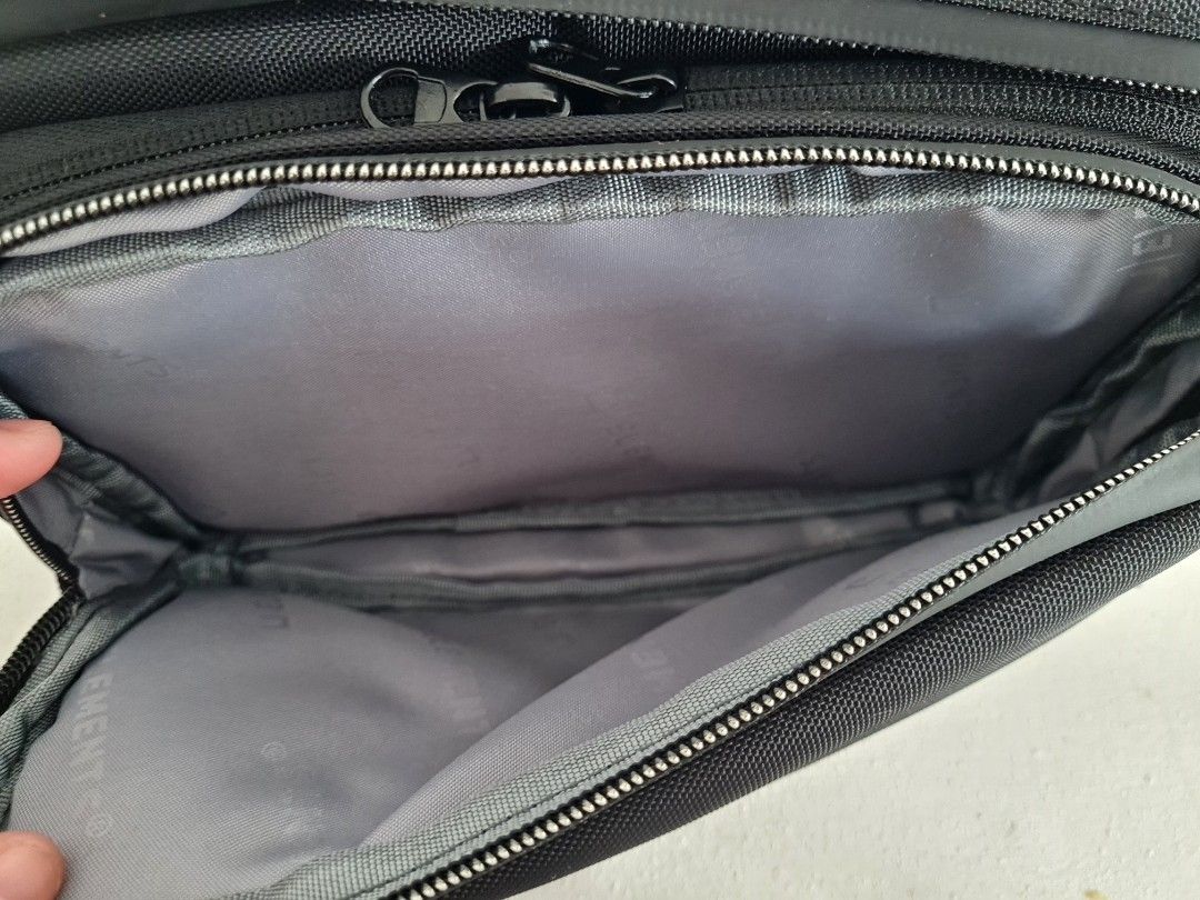 U Elements Adapt Metro Multifunctional Hip, Men's Fashion, Bags, Belt