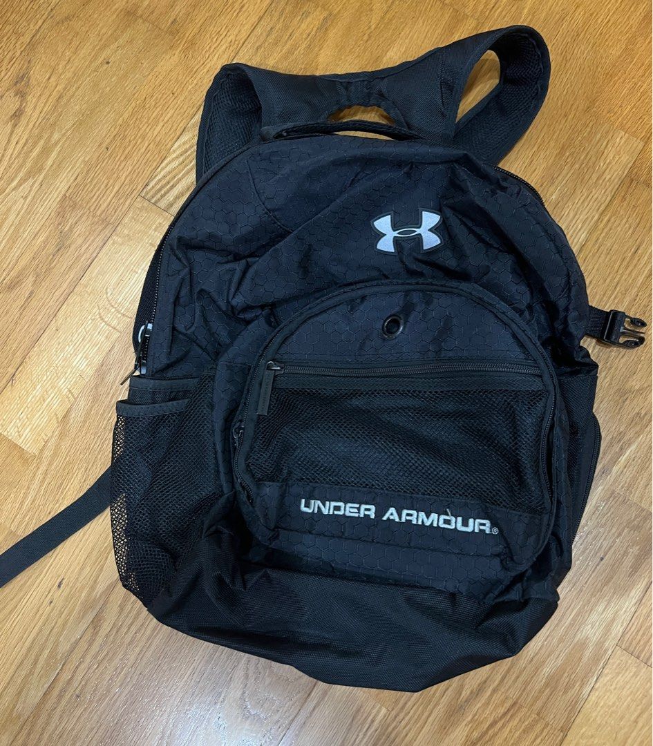 Under Armour big backpack (Category: Backpacks) located in Muntinlupa City. Submitted by copcor (Listing ID 1256025719, Image 1). Description: Very big and spacious Authentic Height 16in Width 14in Depth 6in Many compartments and pockets compartment for shoes .