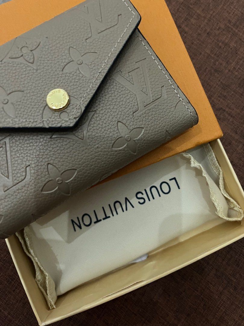 Chanel Flip Wallet VS Louis Vuitton Victorine Wallet? Comparison Video!! 