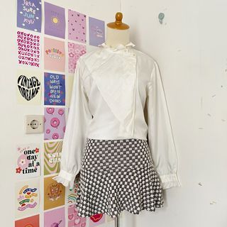 White Blouse Kemeja Silk Layer Rample Kerah Semi Turtle Ratu Elegan Vintage Lengan Balon (tag: tokyou blouse LH)