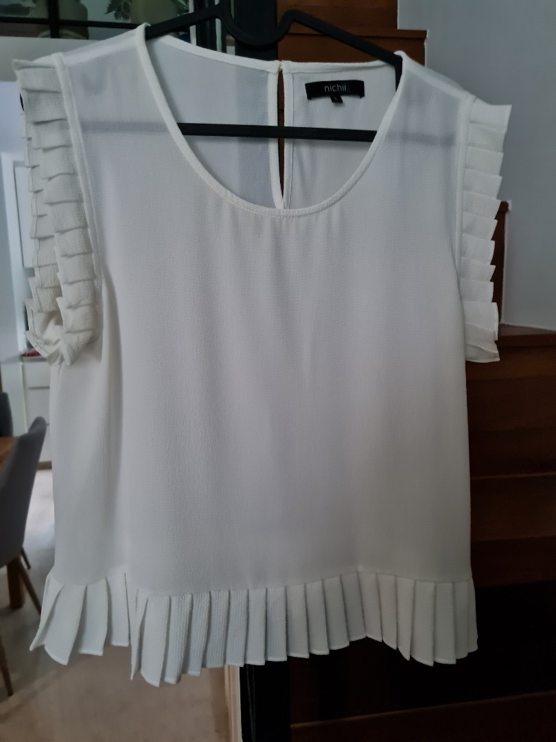 White pleat top, Women's Fashion, Tops, Blouses on Carousell