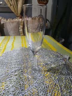 Wine glass 7.5 inches tall with heart pattern