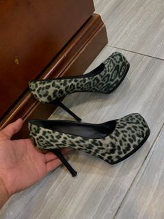 Yves Saint Laurent Gray Leopard Calf Hair Tribute Tribtoo Heels Pumps