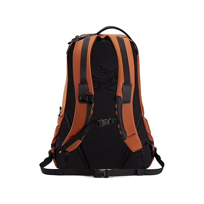 2023 新色ARCTERYX ARRO 16 BACKPACK - FIKA, 女裝, 手袋及銀包, 背囊