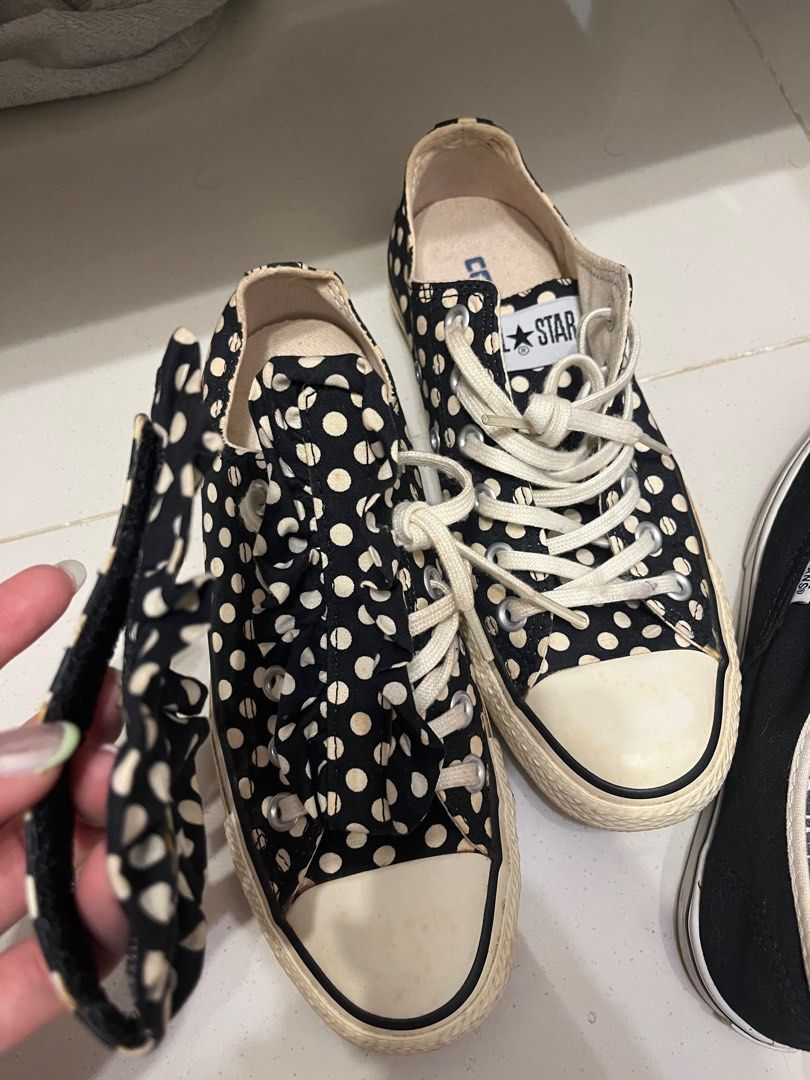 White polka dot best sale converse