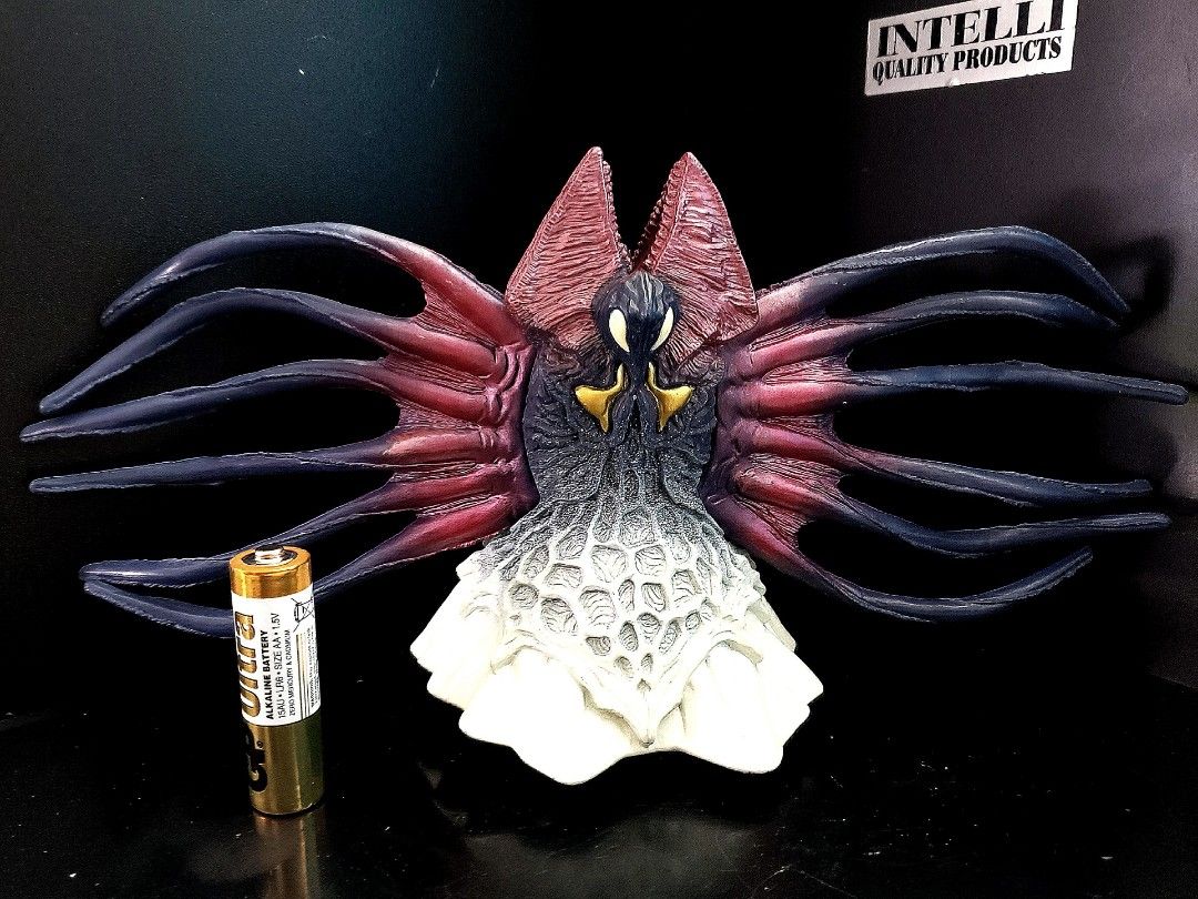 鹹蛋超人/ ULTRAMAN/ 超人帝拿劇場版《星光戰士》的最終BOSS：莫奈拉女王/クイーンモネラ/超巨型植物獸, 興趣及遊戲, 玩具& 遊戲類-  Carousell