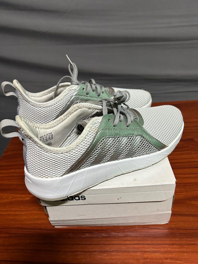 Adidas khoe run shop