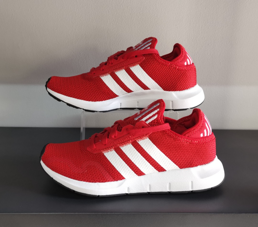 Adidas swift run mens white and red hot sale
