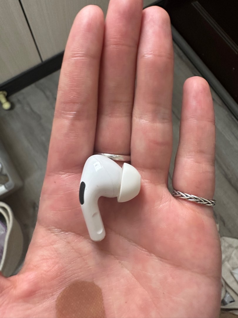 AirPods Pro(右耳）, 手機及配件, 智慧穿戴裝置及智慧手錶在旋轉拍賣