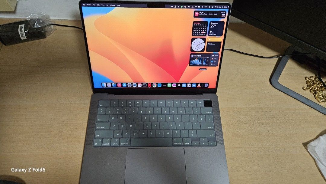 Apple Macbook pro 14 with AppleCare Plus till 2025, Computers & Tech