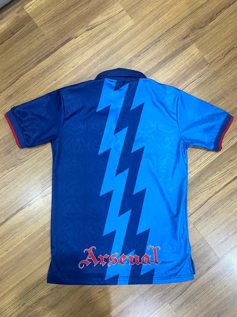 Check out this fire Arsenal retro jersey from the 1995/96 season