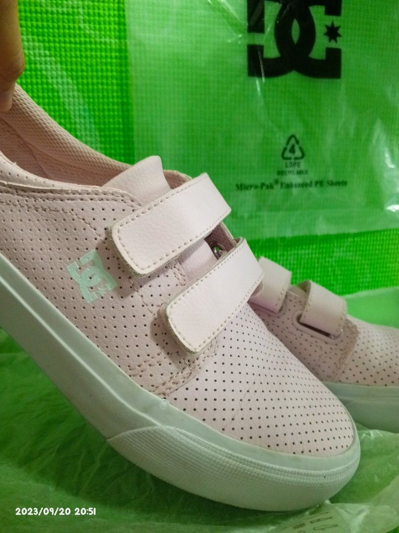 Authentic DC Pink Trase V SE shoes w original Box stuffings