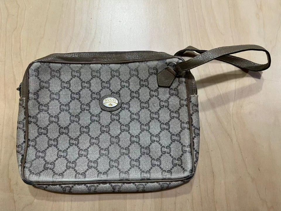 Used gucci wristlet hotsell