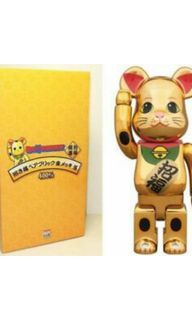 Bearbrick 400%  lucky cat gold version 5 maneki  neko