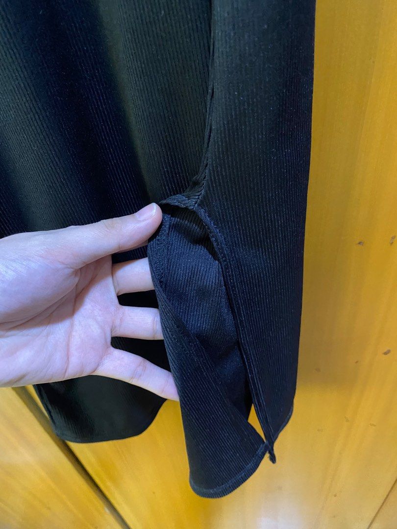 Black rib knit dress with slit (Category: Dresses) located in Quezon City. Submitted by neselcreme (Listing ID 1256142811, Image 2). Description: Fits up to medium Body-hugging dress, very sexy No issue just decluttering my party clothes ✅ GCash, BDO, PNB, Secbank ✅ Grab, Lalamove, Shopee CO(+₱10 listing fee) ✅ Buyer shoulders shipping fee.