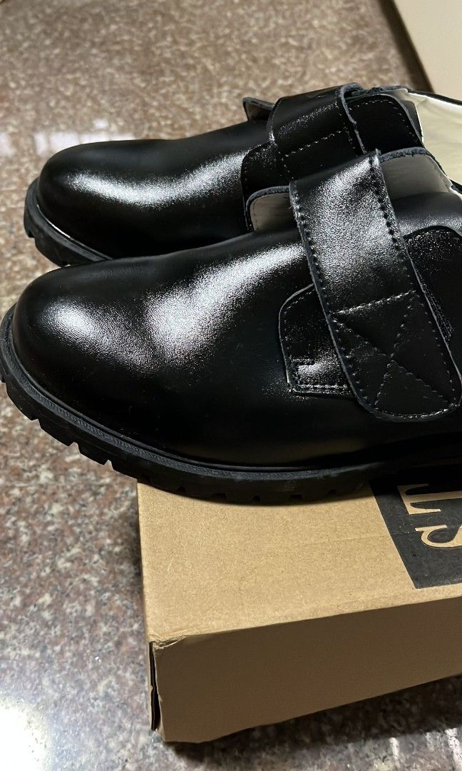 Boy s men s school shoes black new never worn