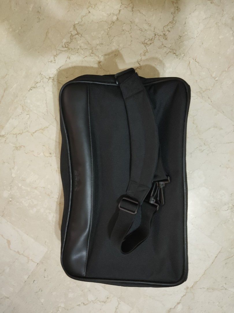 Weekender bag discount with laptop sleeve