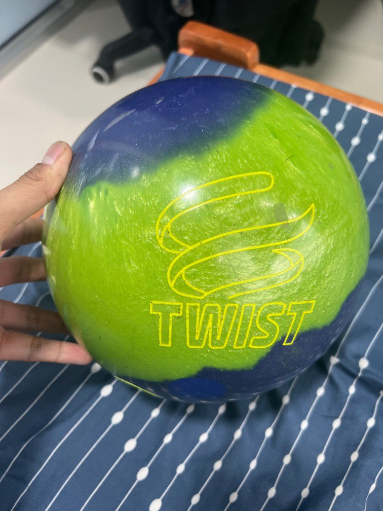Brunswick twist bowling ball 10lbs, Sports Equipment, Sports & Games