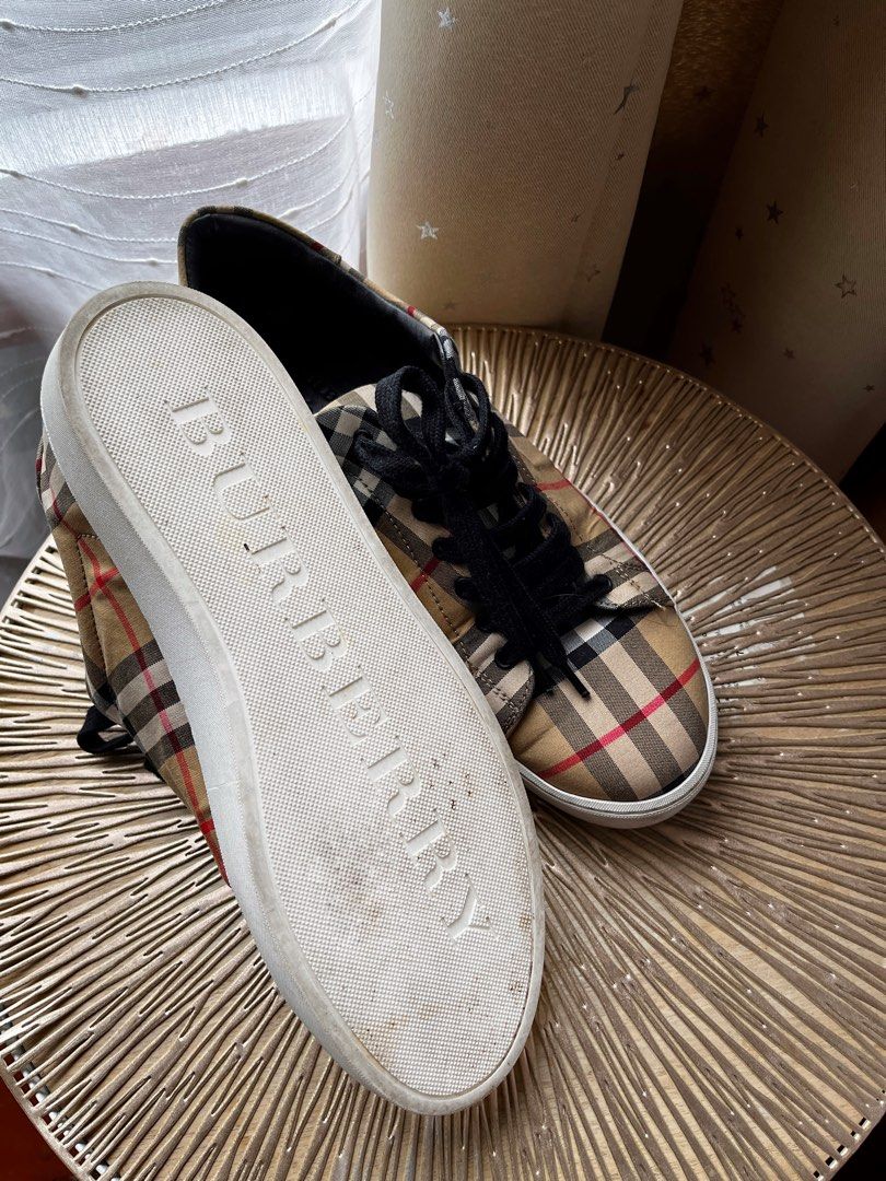 Used sales burberry shoes