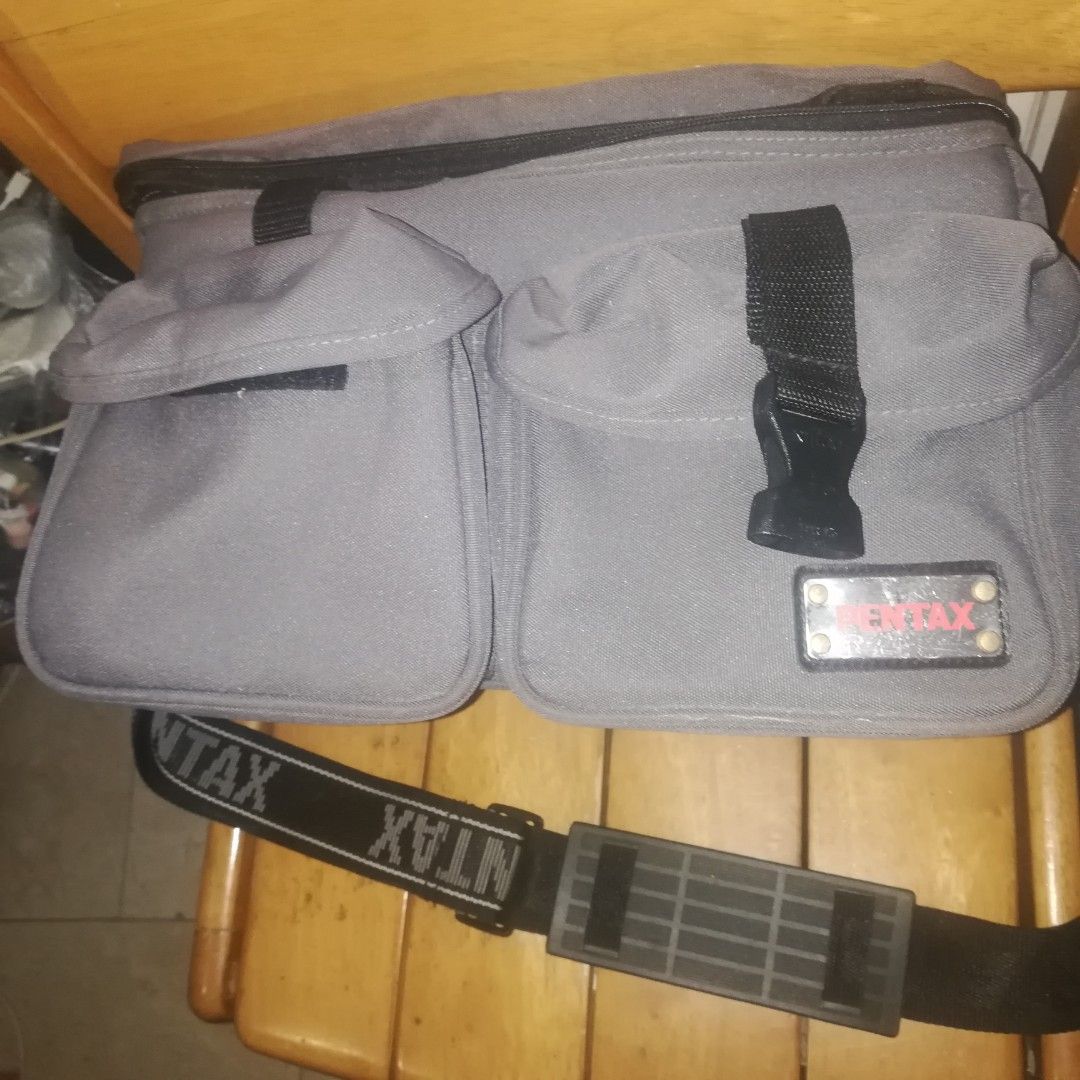 camera bag (Category: Camera Bags & Carriers) located in Paranaque City. Submitted by 4thestate.surplusan (Listing ID 1256118761, Image 2). Description: big camera bag. used. mibt cond. fr japan. pls see pics..