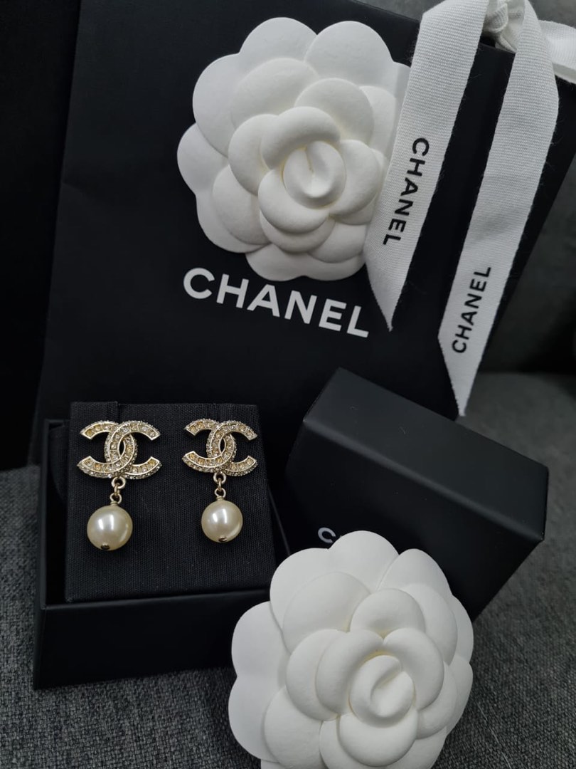 Chanel double sales pearl earrings