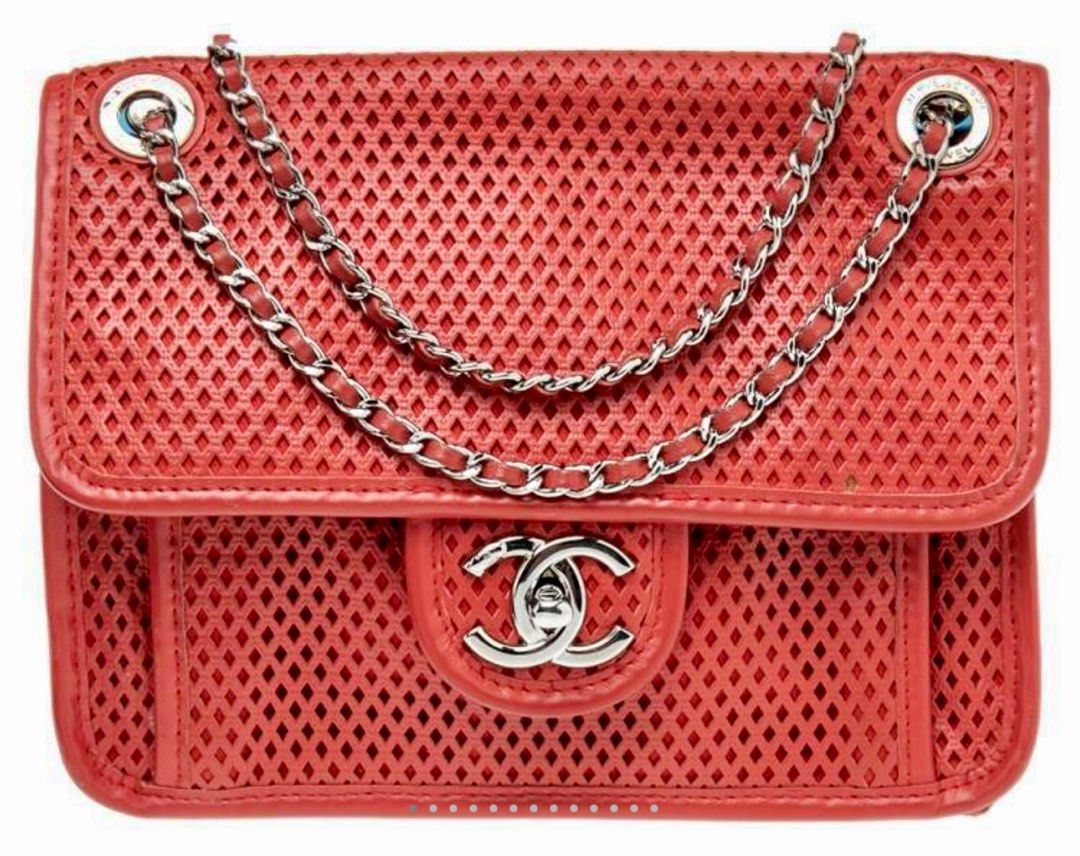 Red chanel sales shoulder bag