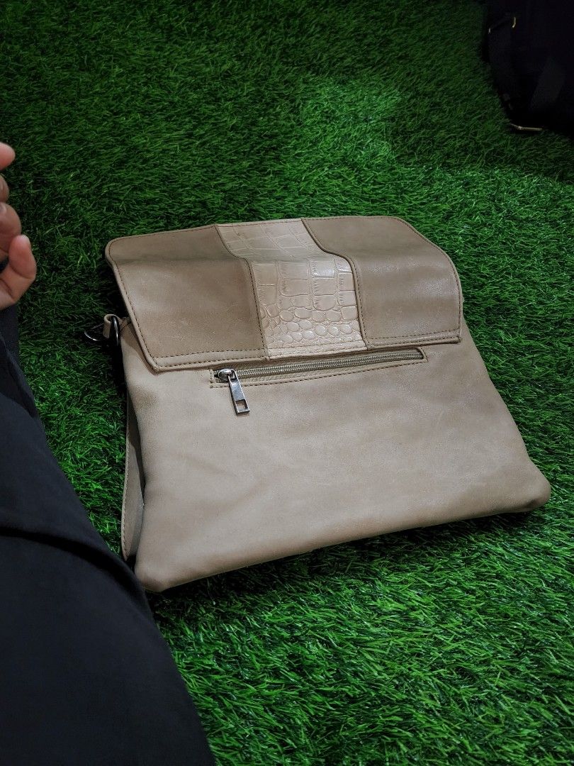 Bata clutches deals
