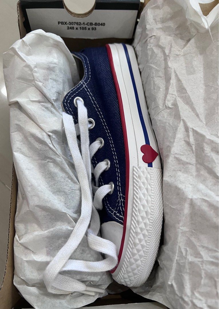Girls converse size top 13
