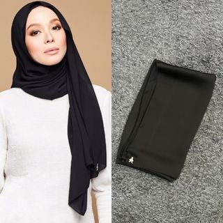 Duck Instant Satin Silk Shawl in Black (From Sample Sale & NO BOX - boleh tetas untuk jadikan macam shawl biasa)