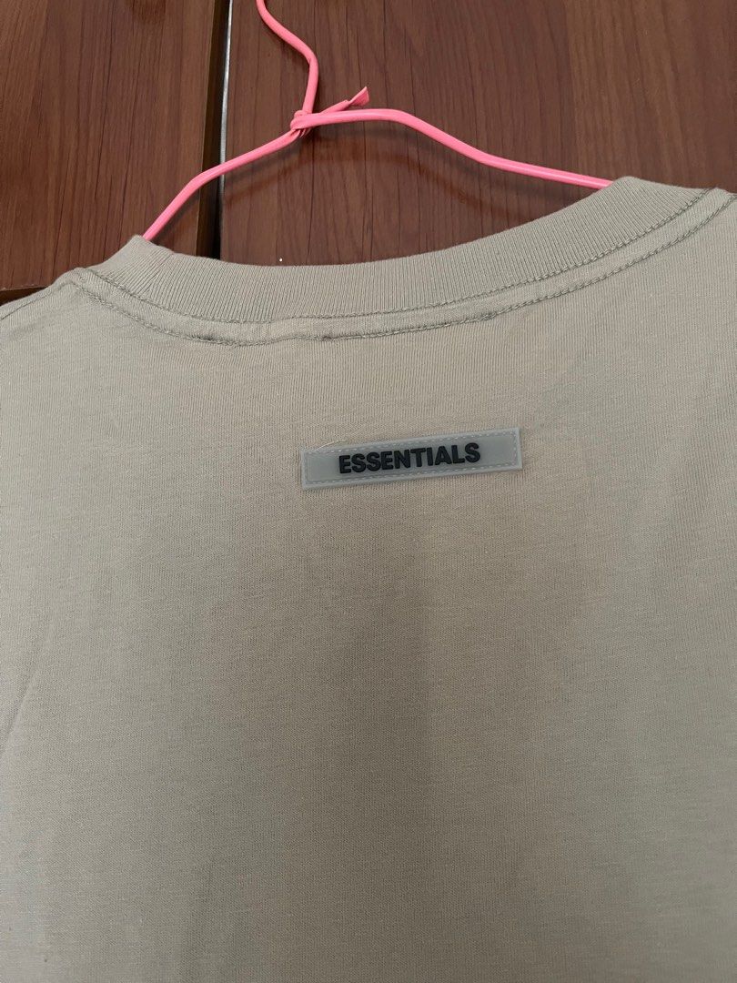 Essentials Tee (Category: Tshirts & Polo Shirts) located in Singapore. Submitted by clearoutstuff_ (Listing ID 1256163680, Image 4). Description: .