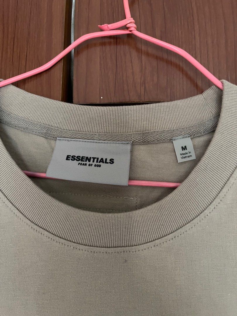 Essentials Tee (Category: Tshirts & Polo Shirts) located in Singapore. Submitted by clearoutstuff_ (Listing ID 1256163680, Image 3). Description: .