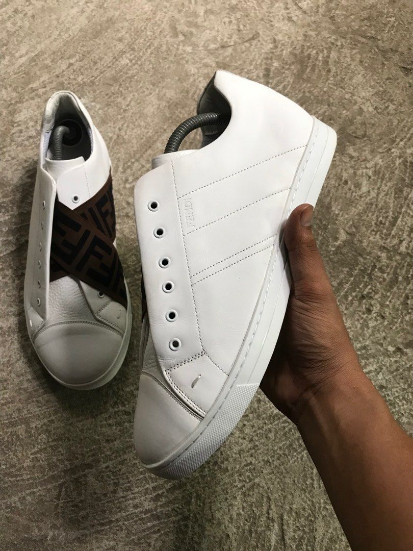 Fendi deals white slippers