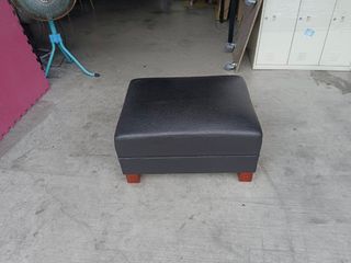 黑色皮製豆腐椅沙發矮凳H07028快樂福2手倉庫 商品皆為自取價-(請先聊聊詢問運費)