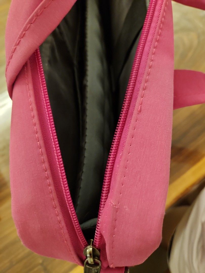 Hot pink hotsell laptop bag