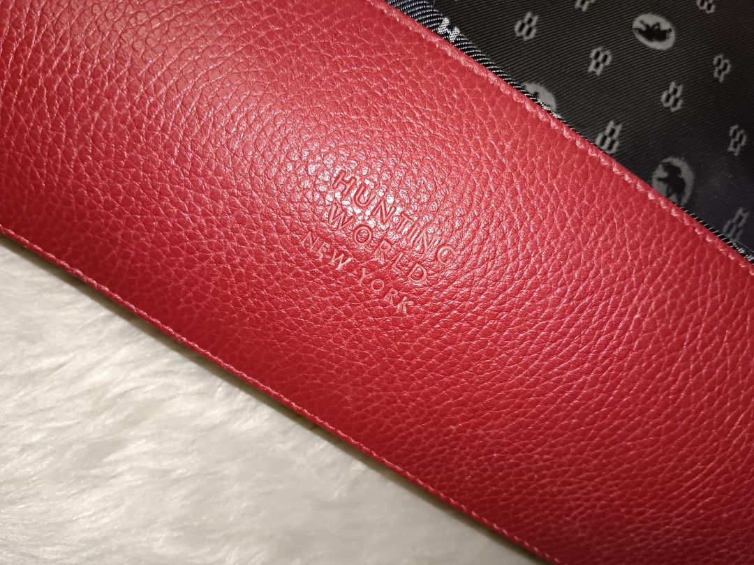 Hunting World New York office bag, Luxury, Bags & Wallets on Carousell