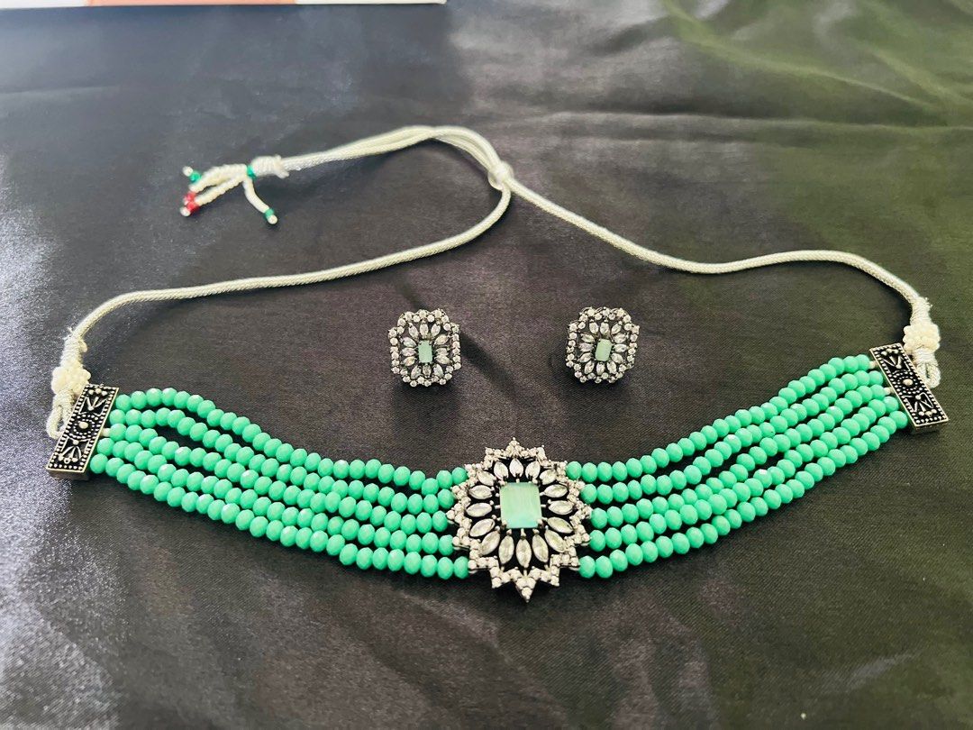 Choker jewellery store