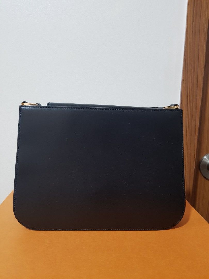 Louis Quatorze leather handbag (Category: Luxury Bags & Wallets) located in Quezon City. Submitted by mgdeclutters (Listing ID 1256194875, Image 3). Description: no flaws genuine leather sf to be paid by buyer.