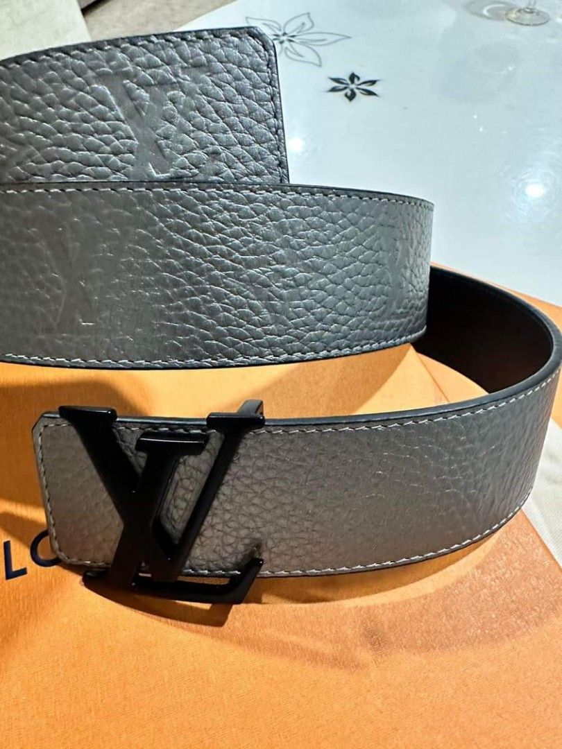 Louis Vuitton Damier LV 40mm Reversible Belt Grey Leather. Size 95 cm