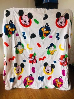 Minnie and mickey mouse bedsheet only fits queen to king size full grter